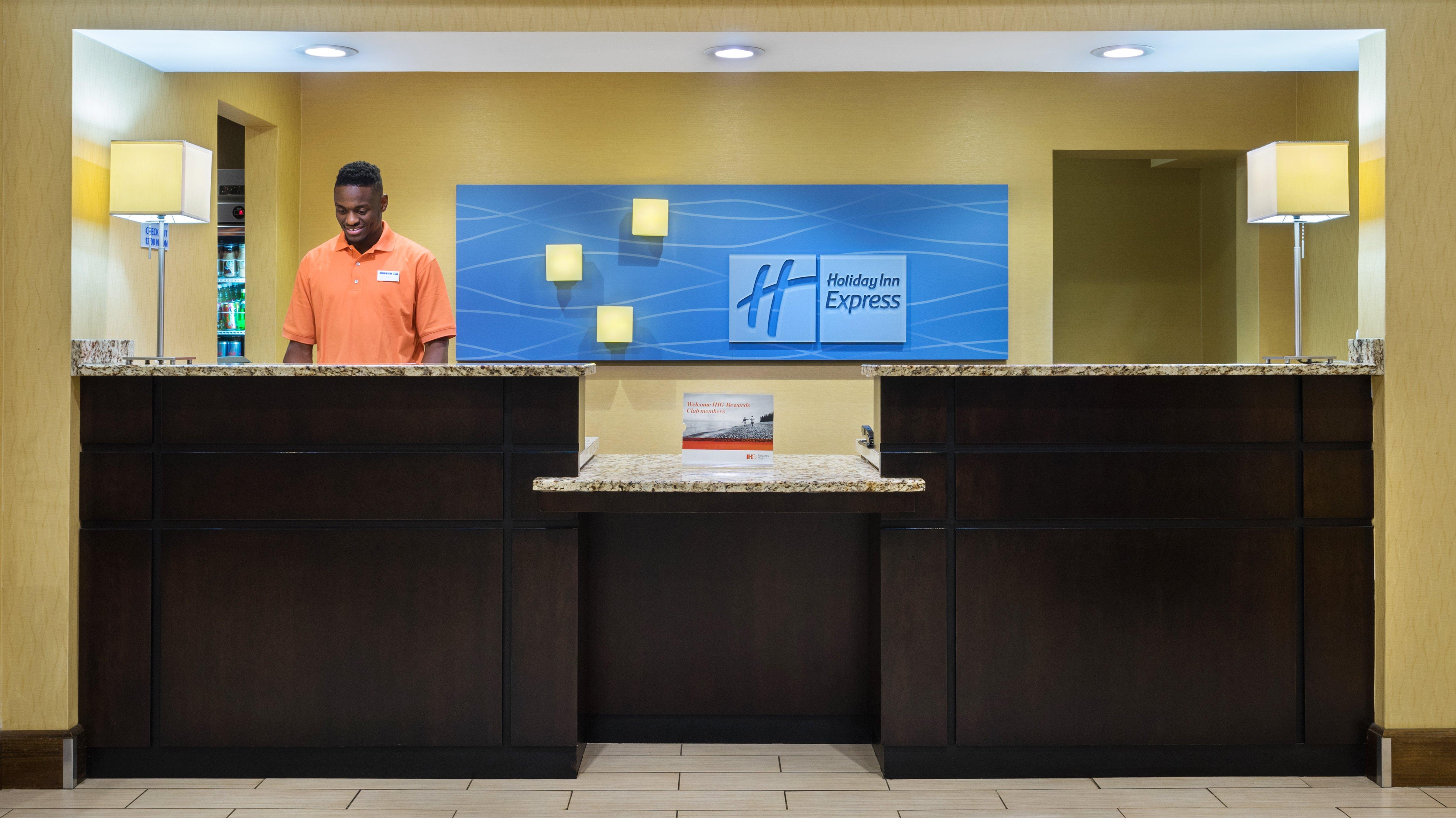 Holiday Inn Express Charleston-Civic Center, An Ihg Hotel Exterior photo
